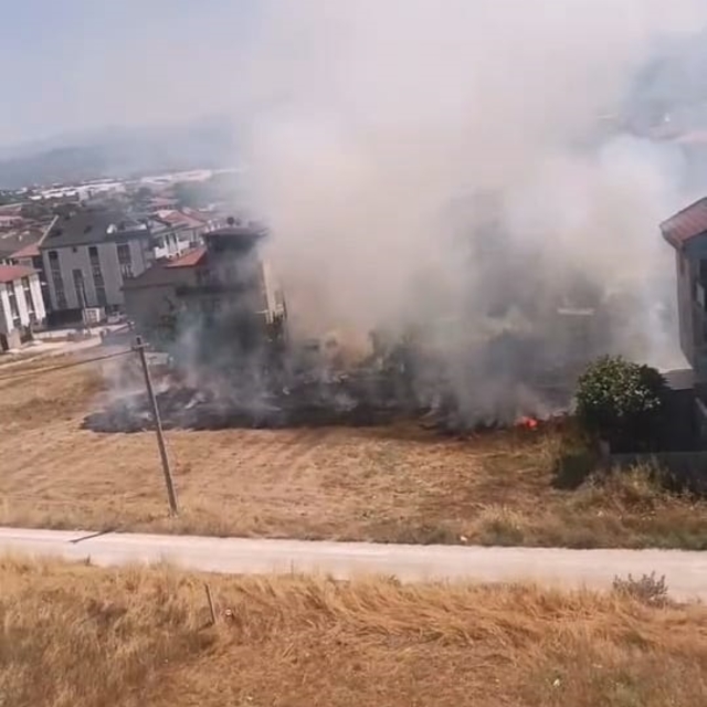 Anız yangınında 20 dönüm tarım arazisi zarar gördü