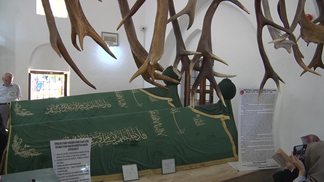 Bursa'da 649 yıllık Geyikli Baba geleneği yaşatıldı
Geyikli Baba dualar ve ilahilerle anıldı