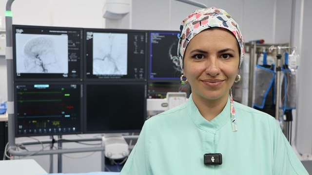 Sivas'ta beyin damarlarına umut olan merkez
Sivas Numune Hastanesi İnme Merkezi'nde 8 ayda yaklaşık 150 anjiyografik girişim gerçekleştirildi
Girişimsel Nöroloji Uzmanı Dr. Hicret Betül Adıyaman, inme ve beyin anevrizmasında erken müdahalenin hastaların yaşamını kurtardığını söyledi