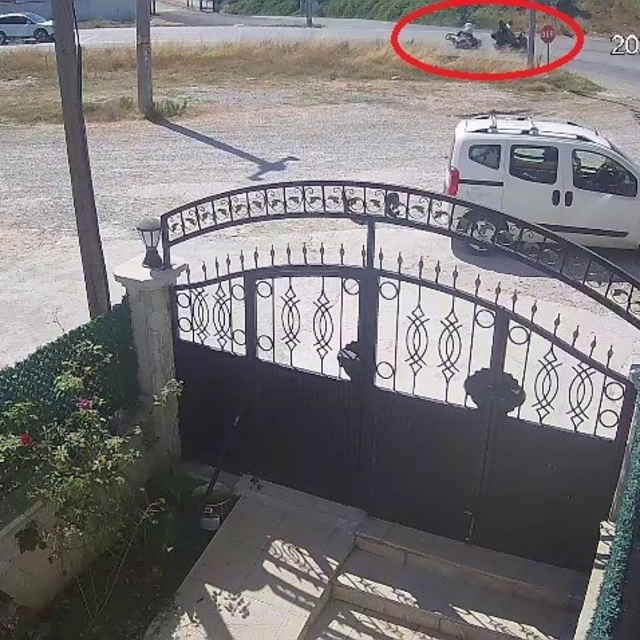 Yalova'da karı kocanın öldüğü kaza anı saniye saniye kameraya yansıdı
İki m...