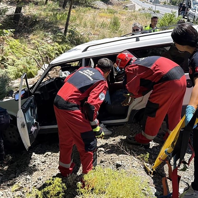Muğla-Denizli karayolunda kaza: 2 yaralı