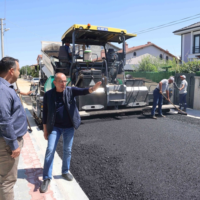 Meram'da yol, asfalt, parke seferberliği tüm hızıyla sürüyor