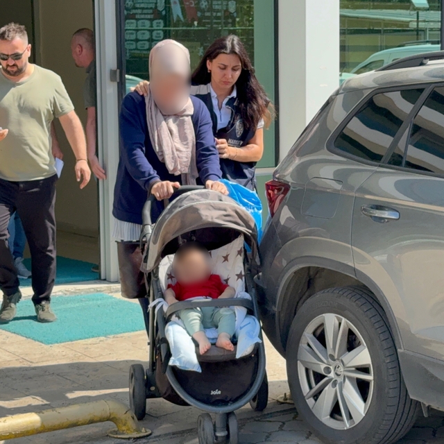 Bebek arabasında 1 kilo metamfetaminle yakalanan karı-koca tutuklandı