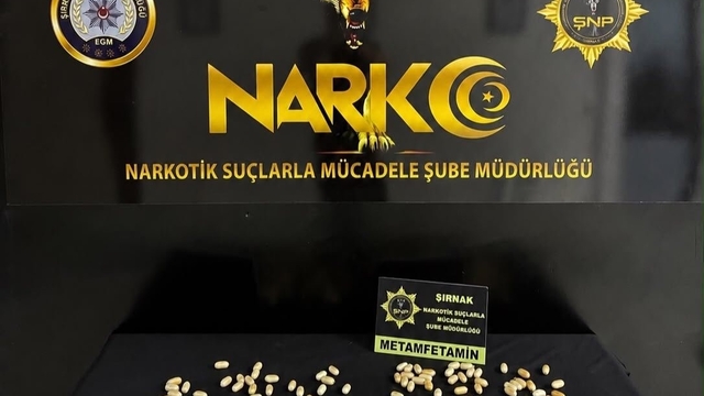 İranlı iki kişi 151 parça halinde yuttukları 939,26 gram metamfetaminle yakalandı
