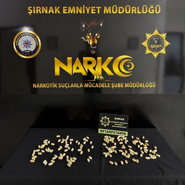 İranlı iki kişi 151 parça halinde yuttukları 939,26 gram metamfetaminle yak...