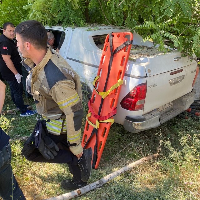 Muş'ta kamyonet şarampole devrildi: 2 yaralı