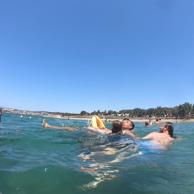 Gömeç'te bir kişi boğulma tehlikesi geçirdi: Cankurtaranlar saniyelerle yar...
