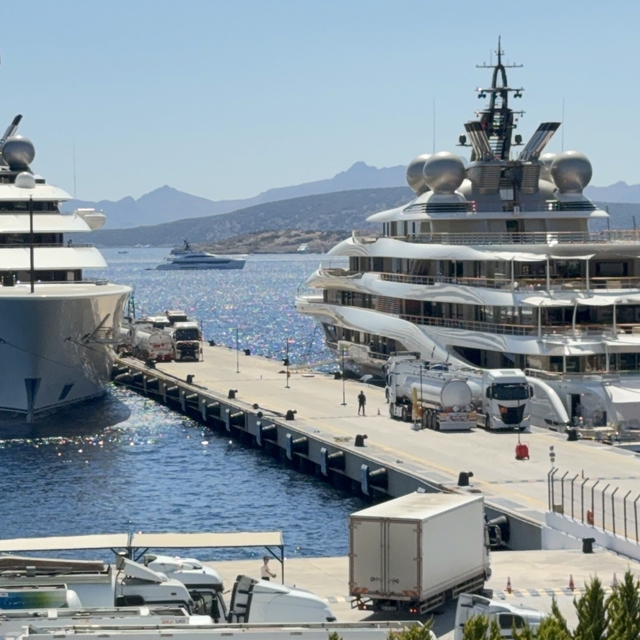 Bodrum'da süper yatlara 21 tankerle 600 bin litre yakıt ikmali