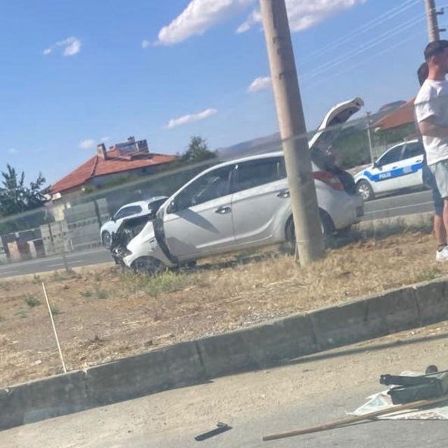 Isparta'da iki otomobil çarpıştı: 1 yaralı