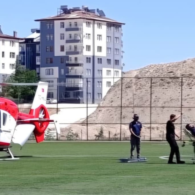 Darende'de mide kanaması geçiren hasta, hava ambulansla Malatya'ya sevk edi...