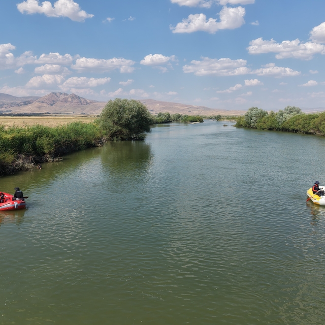 Murat Nehri'nde kaybolan Berat'ı arama çalışmaları 7. gününde
