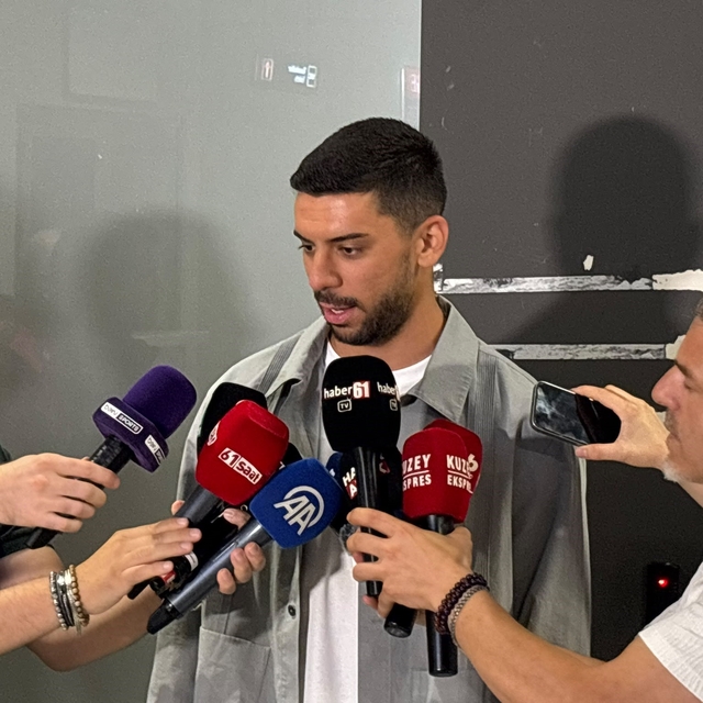 Cenk Özkaçar: "Böylesine bir futbol kültürünün parçası olmak gurur verici"
