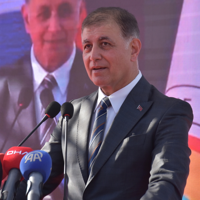 Hisarcıklıoğlu: İzmir sanayide lider bir şehir