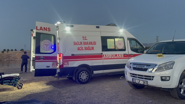 Elazığ'da babasıyla baraj gölüne giren genç boğuldu