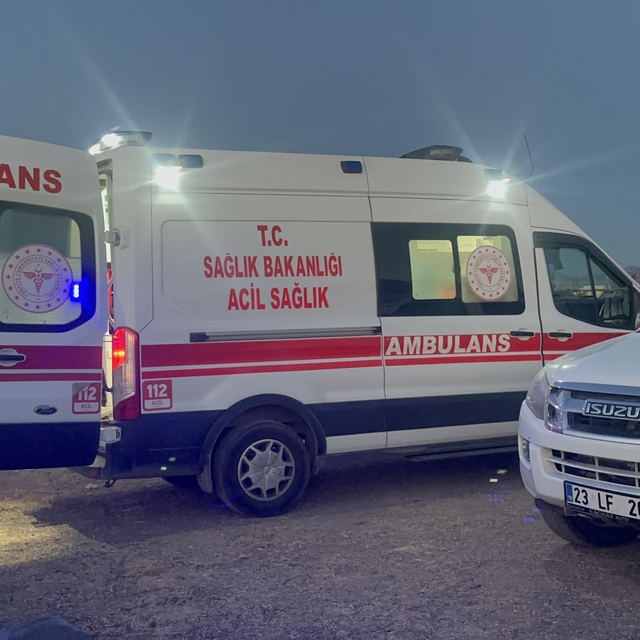 Elazığ'da babasıyla baraj gölüne giren genç boğuldu