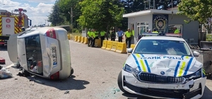Kamyonla çarpışan otomobil takla attı: 1 çocuk öldü, 3 yaralı