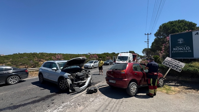 Ayvalık'ta trafik kazası: 2 yaralı