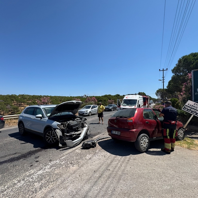 Ayvalık'ta trafik kazası: 2 yaralı