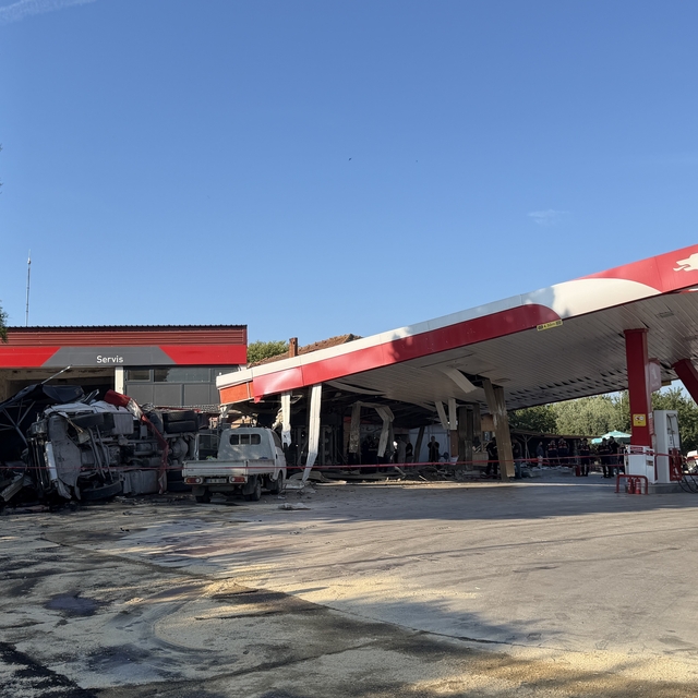 Ölüm benzin istasyonu marketinde alışveriş yaparken yakaladı
Feci kazada öl...