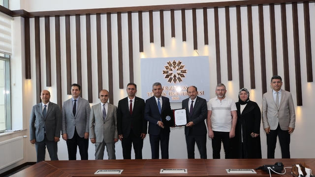 Erzurum Lisesinin köklü tarihi bilimsel bir eserle geleceğe taşınıyor