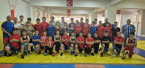 Sivaslı pehlivanlar şampiyonaya hazır