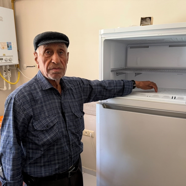 Sahte polisler yaşlı adamın önce elini öptüler sonra buzluktaki 351 bin TL'...