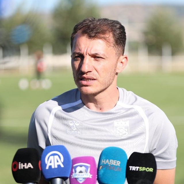 Ziya Erdal: "Sivasspor'u hak ettiği yere taşıyacağız"