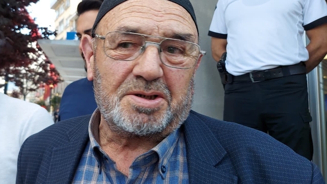 Dolandırıcıların son tuzağı "Bu kadar da olmaz" dedirtti
Banka personeli ve polis, dolandırıldığını kabul etmeyen alzaymır hastası yaşlı adamı güçlükle ikna etti