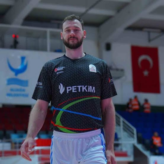 Aliağa Petkimspor'da Litvanyalı Martynas Sajus ayrıldı