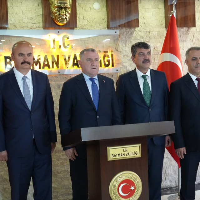 Gençlik ve Spor Bakanı Osman Aşkın Bak Batman'da