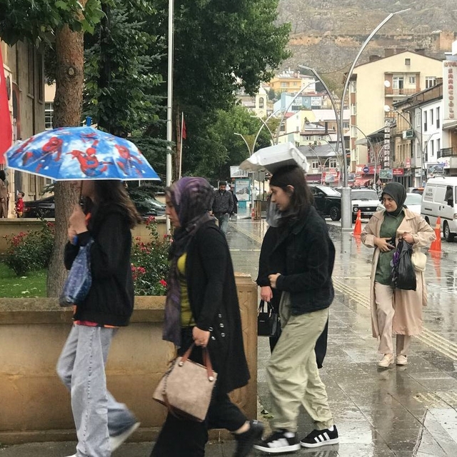 Bayburt'ta gök gürültülü sağanak yağış bekleniyor
