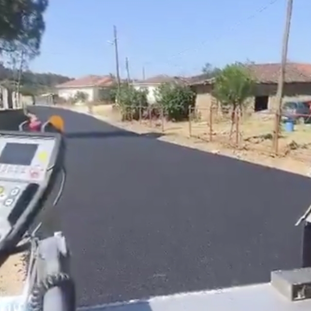 Yenice'de köy yollarında sıcak asfalt dökme çalışmaları hız kesmeden devam...