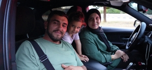 Bayrak ve ezan hasretiyle yola çıkan gurbetçilerin Kapıkule'den yurda giriş...