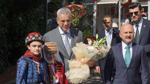 Sağlık Bakanı Memişoğlu: "Dünyanın en iyi sağlık hizmetleri Türkiye'de"
"Vatandaşlarımızın bağımlılık, sigara, tütün gibi alışkanlıklardan uzak durmasını istiyoruz"