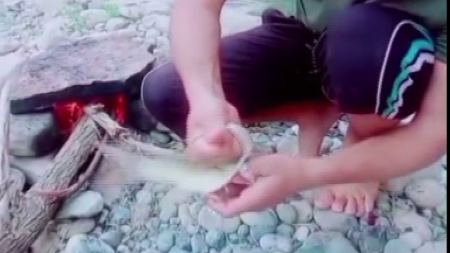 "Huzur buldum" dediği Habur Çayı'nda kaybolan genci arama çalışmaları sürüyor
Erkan Sak'ın kaybolmadan kısa süre önce sosyal medya hesabında "Huzur buldum" notuyla balık avı görüntüleri paylaştığı ortaya çıktı