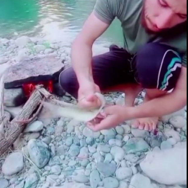 "Huzur buldum" dediği Habur Çayı'nda kaybolan genci arama çalışmaları sürüy...
