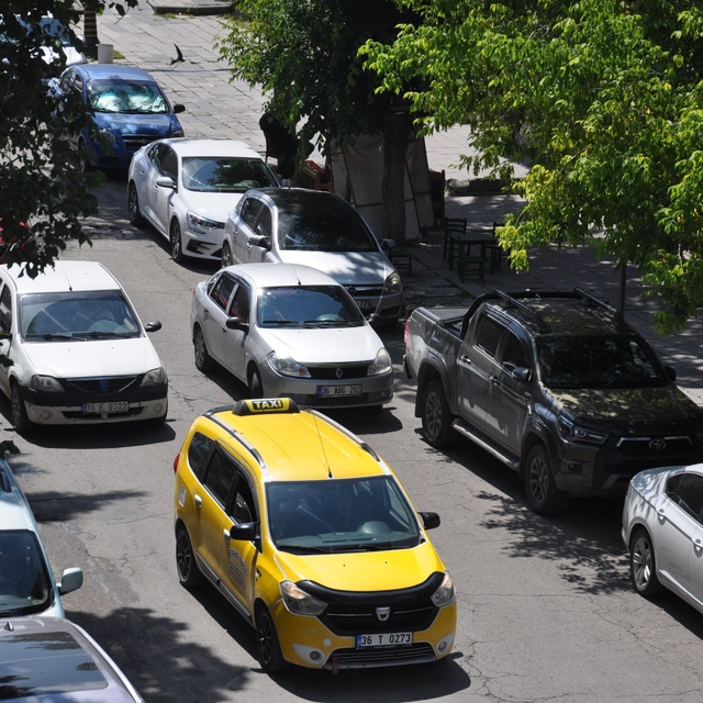 Kars, bölgenin araç lideri oldu! Trafiğe kayıtlı araç sayısı 56 bin 199'a y...
