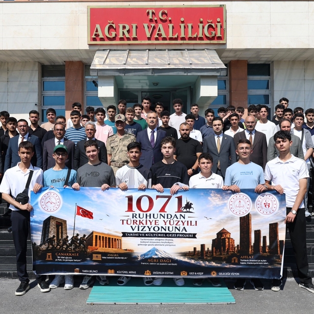 Ağrı'dan tarih ve değerler yolculuğuna ilk öğrenci kafilesi uğurlandı