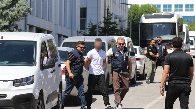 20 yıllık faili meçhul bakkal cinayetinin şüphelileri adliyeye sevk edildi