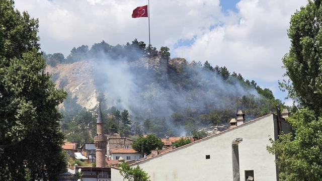 Kütahya Hisar Kalesi'nde yangın paniği
