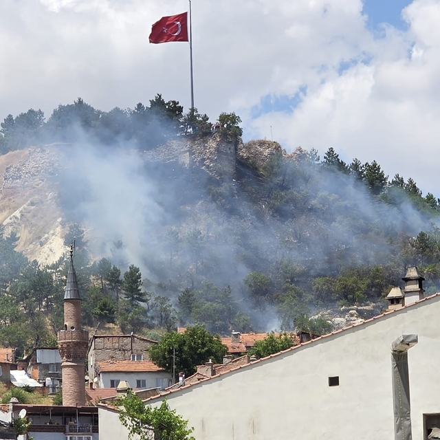Kütahya Hisar Kalesi'nde yangın paniği
