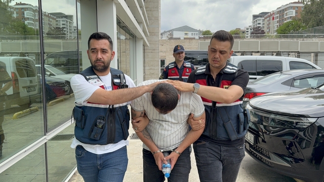Jandarma, bagajdaki boya kutularında 2 bin 653 uyuşturucu hap ele geçirdi