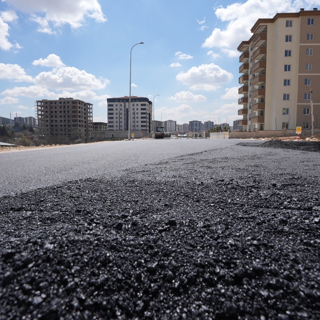 Şehitkamil'de 6 ayda 165 bin ton asfalt serildi