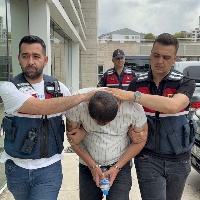 Jandarma, bagajdaki boya kutularında 2 bin 653 uyuşturucu hap ele geçirdi