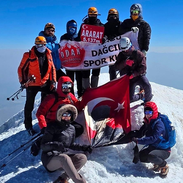 Ordulu dağcılar zirve yaptı