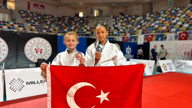 Sakaryalı sporcular Kocaeli'den madalyalar ile döndü