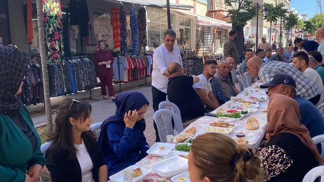 Anahtar Parti Kırşehir teşkilatı çarşı esnafıyla kahvaltıda buluştu