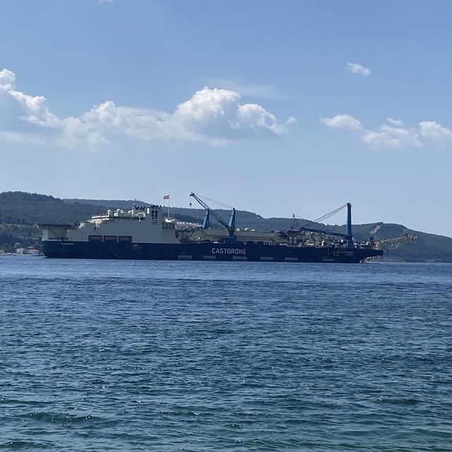 Boru döşeme gemisi, Çanakkale Boğazı'ndan geçti
