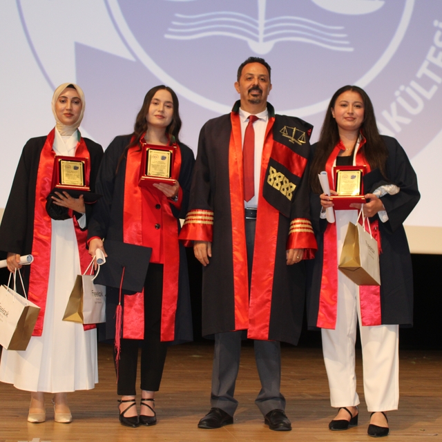 ERÜ'de 208 genç avukat mezun oldu