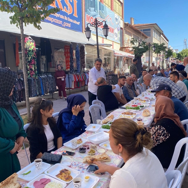 Anahtar Parti Kırşehir teşkilatı çarşı esnafıyla kahvaltıda buluştu